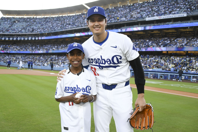 皇冠hga025大学洛杉矶分校健康 pediatric cardiology patient, Albert Lee invited to Dodger Stadium by Shohei Ohtani